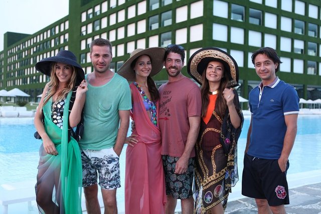 Romantik Komedi 2: Bekarlığa Veda, bu akşam saat 20.00’de Show TV’de!
