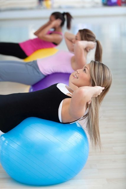 Gövdenin merkezini desteklemek üzere derin abdominal(karın) kaslarının gelişmesi,