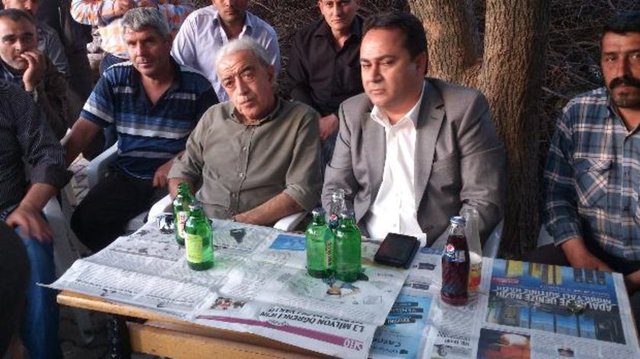 "Ülkemizi derinden yaralayan maden faciası nedeniyle bu ülkenin sanatçıları olarak İstanbul'dan kalkıp Soma ve Kınık ilçelerini gezip, bu insanların acısını paylaşmak istedik. Buraya gelirken de bunun reklamını yapmadık.