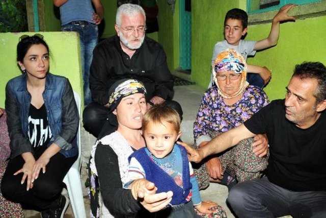Pelin Batu ve Öykü Gürman, dul kalan genç anneleri çocukları ile birlikte gördüklerinde gözyaşları sel oldu. Yavuz Bingöl ve Gonca Vuslateri sık sık not alarak her evin maddi eksikliklerini tespit etti. miktarı açıklanmayan ekonomik yardımlar yapıldı.