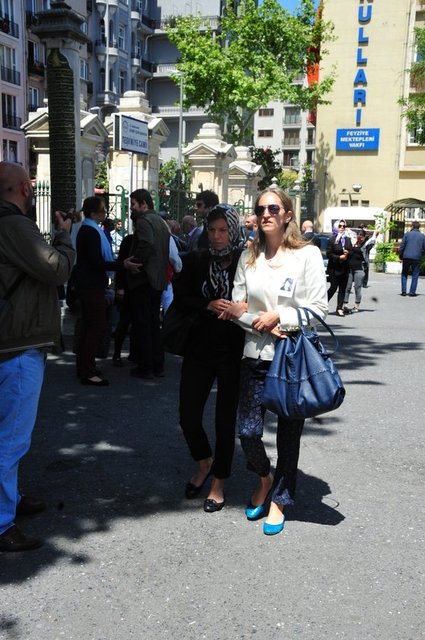 ZEYNEP ÜSTÜNEL