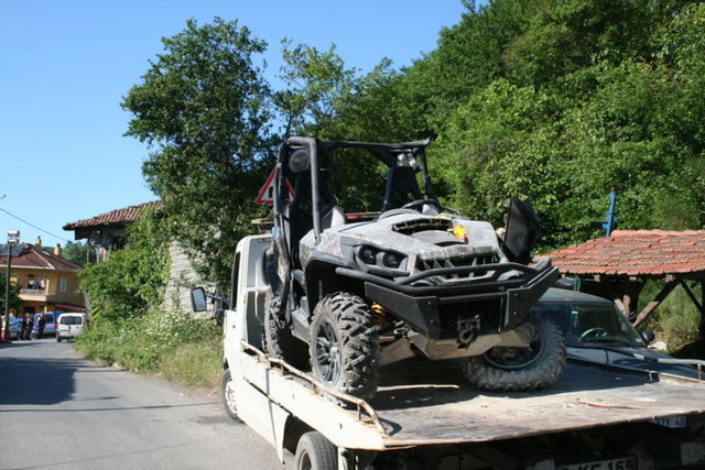 Sürücü isteğine göre UTV'yi 4x4 ya da 4x2 olarak kullanabiliyor. UTV'nin - toplam ağırlığı ise 585 kilogram. -
