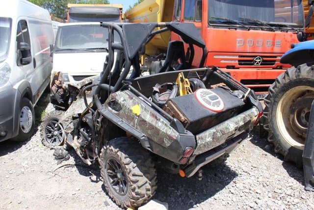 Oturma kapasitesi ise 2 kişi. ATV ve UTV'leri şehir içinde ya da arazide - kullanmak için ruhsatlandırmak gerekiyor. Bu araçlar ruhsata motorsiklet - olarak kayıt yapılıyor.