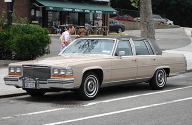 1981 Cadillac Fleetwood V-8-6-4 -