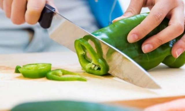 Eklem iltihaplanması, diş ve boğaz ağrıları, romatizma, sindirim sistemi bozuklukları, soğuk algınlığı gibi rahatsızlıklarda - faydalıdır.