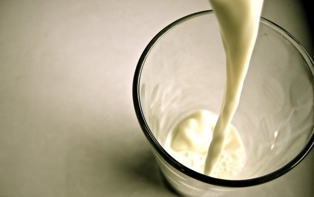 Bunun yanında yoğurdun içerdiği probiotik ve prebiotik maddeler kabızlık, ishal, kalp hastalıkları, şeker, kemik erimesi ve kalın bağırsak kanseri gibi çeşitli rahatsızlıklara iyi gelmekte, bağışıklık sistemini güçlendirmektedir.