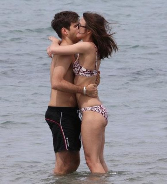 Keira Knightley ve James Righton'ın balayı tatilinden samimi görüntüler.