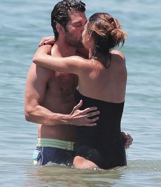 Jessica Szohr ve adını sakladığı gizemli sevgilisi.