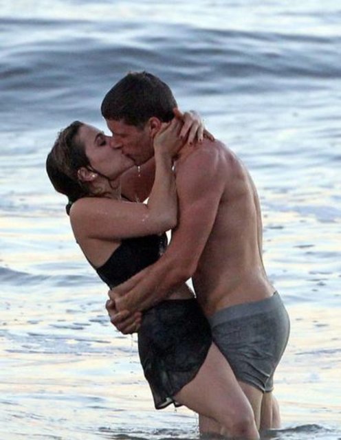 Mae Whitman ve Matt Lauria'nın aşk dolu öpücüğü.