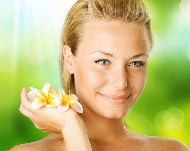 Balın içinde bulunan bazı mineraller sivilcelere ve sivilce izlerine iyi gelir.