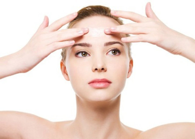 3 bardak gülsuyu, 2 rendelenmiş elma, 2 kaşık rezene, 2 kaşık rendelenmiş kereviz, 3 yemek kaşığı arpa unu, 3 yumurta beyazı