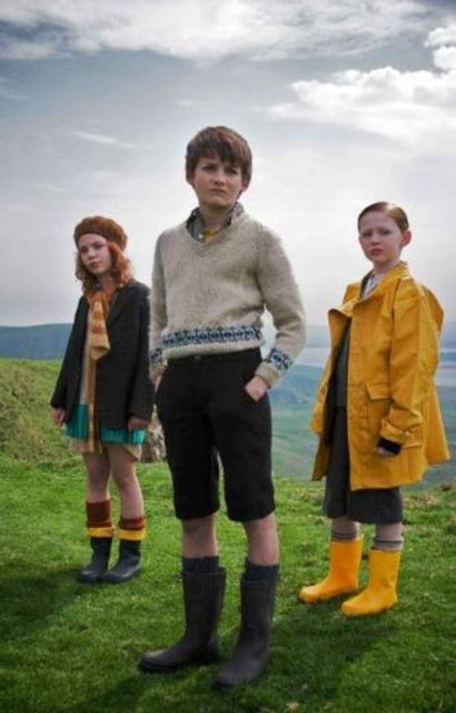 Genç oyuncu 2009 yılında "A Shine of Rainbows" filminde rol aldı.  -  -