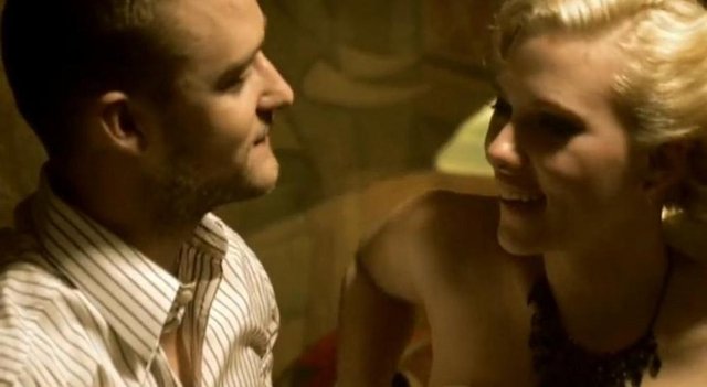 Timberlake ile "What Goes Around... Comes Around" şarkısının klibinde oynayan Scarlett Johansson'ın arasında olduğu öne sürülen ilişki Ocak 2007'de yalanlandı.