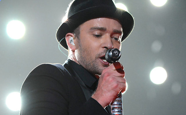 Şubat 2004'te CBS'te yayımlanan Super Bowl XXXVIII devre arası gösterisinde Timberlake, Janet Jackson ile birlikte 140 milyondan fazla televizyon seyircisinin önünde sahne aldı.