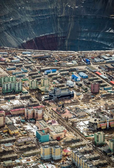 Rusya'nın kuzeydoğu bölgesi  Yakutistan Cumhuriyetinde Nyurbinsk elmas madeninde üretim aşaması görüntülendi.