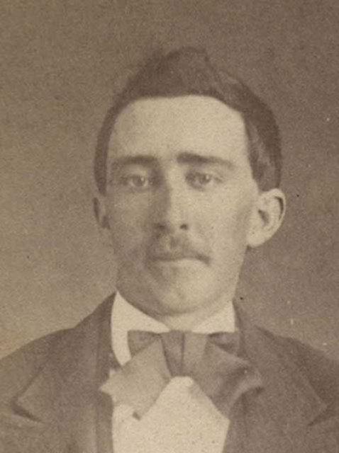 Cage ile fotoğraftaki şahsın benzerliği çok konuşuldu, hatta ünlü oyuncu hakkında - "Acaba vampir mi?" iddiası dünya basınında günlerce haber oldu.