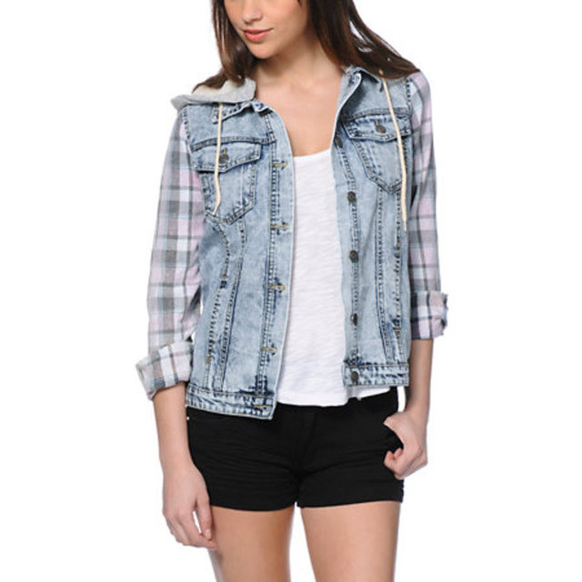 Kumaş detaylı denim ceketler.