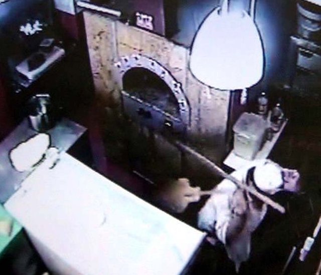 GÜVENLİK KAMERASINDA O ANLAR - Diğer yandan Çanakkale'de dün ve bugün meydana gelen depremlerin ardından güvenlik kameralarınada panik görüntüleri farklı şekillerde yansıdı.  -