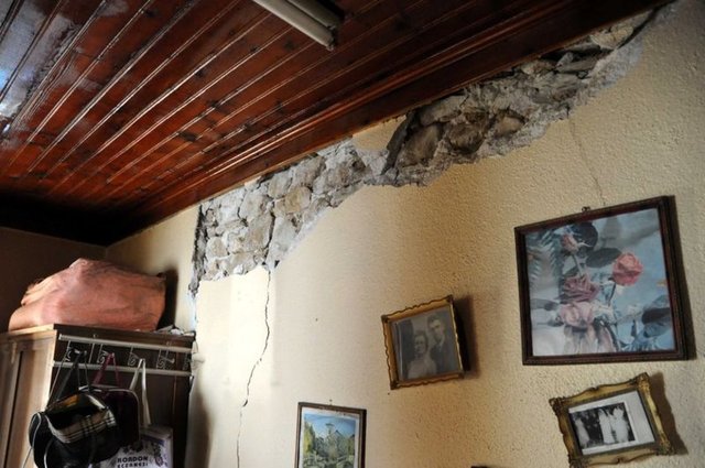 Çanakkale'nin Gökçeada ilçesi açıklarında dün meydana gelen Ege ve Marmara bölgelerindeki tüm illeri sallayan 6.5 büyüklüğündeki depremin artçı sarsıntıları bugün de tedirgin etti.