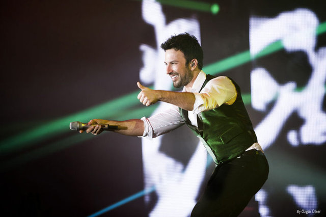 Kayahan'ın tribüte albümüne bir şarkı okuyor. Benim albümümde de bir şarkı söyledi. Şarkı kendisine aranjesi bana ait.