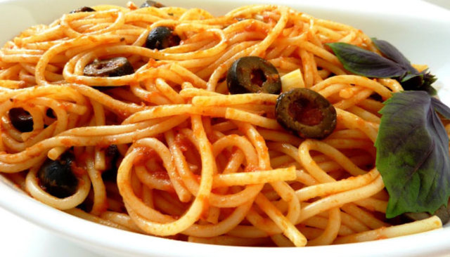 Kompleks Karbonhidratlı Gıdalar - Kompleks karbonhidratlı gıdalar enerjinizi yükseltir ve kendinizi iyi hissetmenizi sağlayan seratonin hormonun salgılanmasına katkı sağlar.