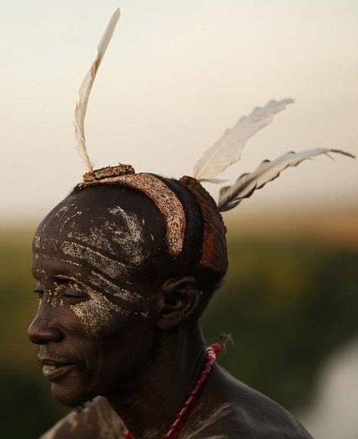 İşte nesli tükenmekte olan kabileler arasında bulunan Karo kabilesi ve onların yaşamlarından kareler... -