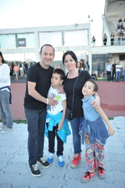 Konsere sanat ve medya dünyasının da ilgisi büyük oldu.Ünlü oyuncu Tolga Çevik ve eşi Özge Yılmaz çocukları Tuna ve Tan ile konsere gelenler arasındaydı.