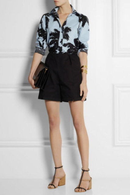 Sezonun en hit desenleriyle süslenmiş bir gömleği, tailored şortunuzla kombinleyebilir, farklı bir hava yaratabilirsiniz.