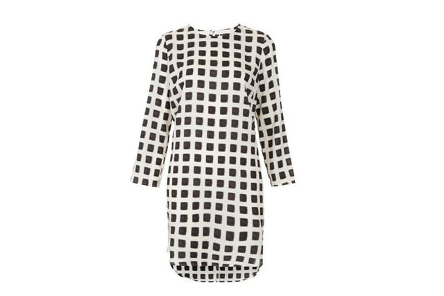 Grid yani ızgara desenli siyah ve beyaz elbiseler de yaz aylarında birer kurtarıcı olacaktır.