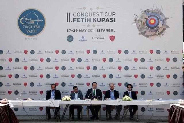 Müsabakalar öncesi düzenlenen basın toplantısına Okçular Vakfı Kurucu Mütevelli Heyet Üyesi Necmettin Bilal Erdoğan da katıldı.