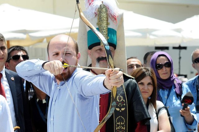 Bilal Erdoğan, Ok eğitim alıp almadığı sorusuna "Yarışlara katılmadım doğrusu ama buranın açılışından beri gelip burda atışlar yapıyoruz. Hem olimpik ok ve yayla; hem de geleneksel ok ve yayla atış tecrübemiz var yani" yanıtını verdi.