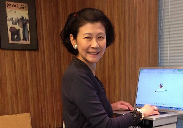 82) Solina Chau -  - Görevi: Li Ka Shing Fonu Direktörü -  - Yaşı: 52 -  - Ülkesi: Çin