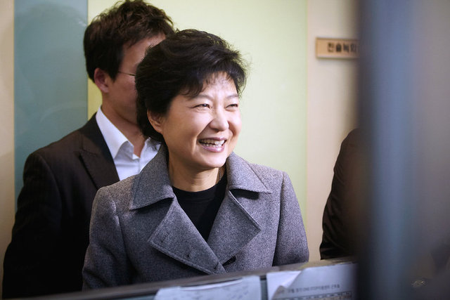 11) Geun-hye Park -  - Görevi: Güney Kore Devlet Başkanı -  - Yaşı: 62 -  - Ülkesi: Güney Kore