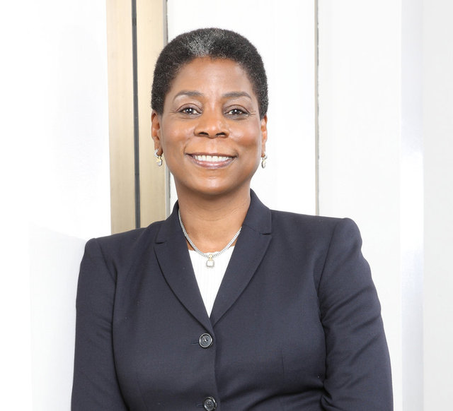 22) Ursula Burns -  - Görevi: XEROX Yöneticisi  -  - Yaşı: 55  -  - Ülkesi: ABD