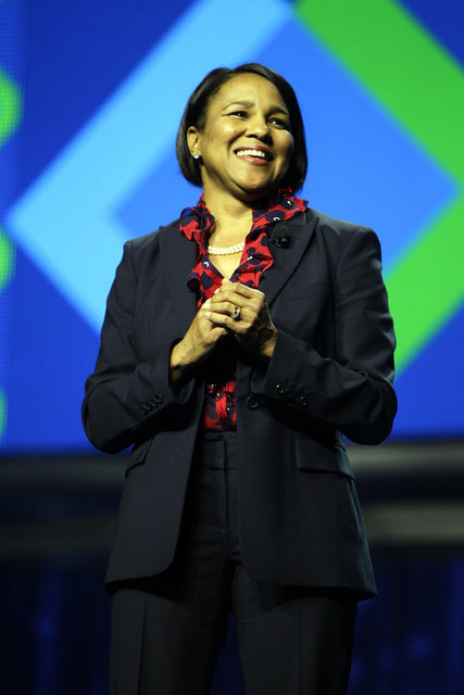 64) Rosalind Brewer -  - Görevi: Sam's Club CEO'su  -  - Yaşı: 51 -  - Ülkesi: ABD