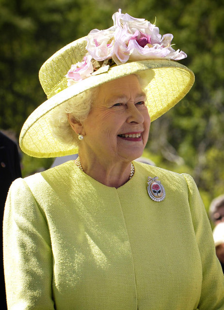 35) Queen Elizabeth II -  - Görevi: Birleşik Krallık Kraliçesi  -  - Yaşı: 88 -  - Ülkesi: Birleşik Krallık
