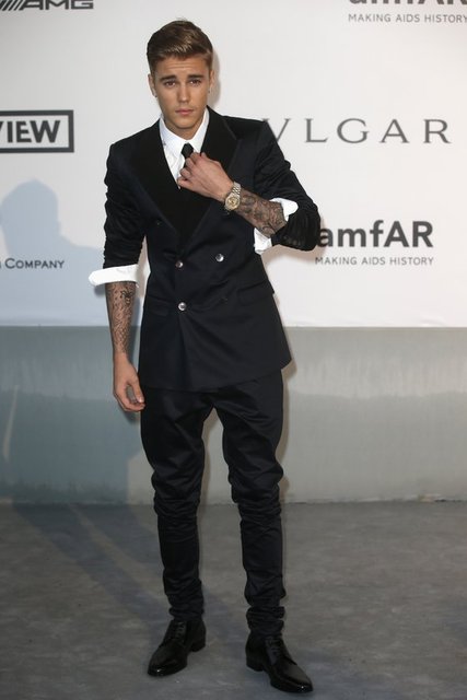 Sansasyonel hayatıyla gündemden düşmeyen Bieber, son olarak dünyaca ünlü model Adriana Lima ile çekilen fotoğrafıyla adından söz ettirdi. -