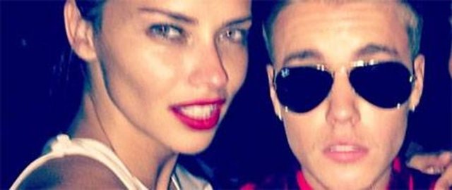 US Weekly dergisinde yer alan habere göre, ikili 20 Mayıs'ta bir kulüpte yakınlaştı. -