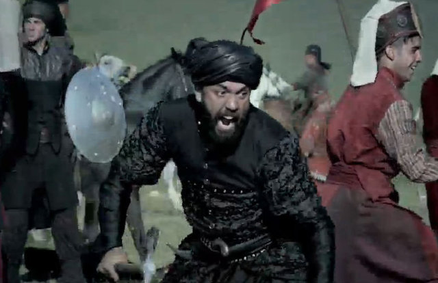 O esnada ölümcül kılıç darbeleri alan Şehzade Bayezid'i savaş meydanında ölmekten son anda Atmaca kurtardı.