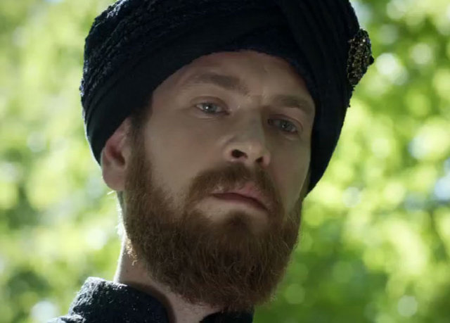 Durumu fırsat bilen Selim, yanındaki heyetle Bayezid'i teslim almak üzere İran'a gitti...