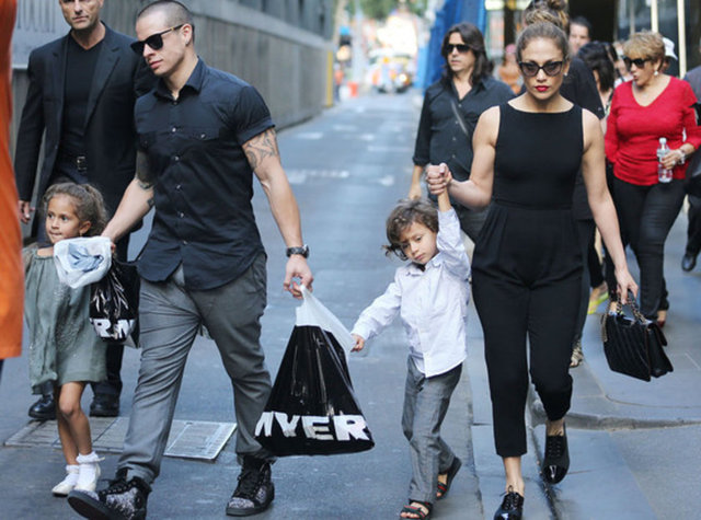 Jennifer Lopez, özel hayatına ilişkin yaptığı açıklamalarda "Ben, Casper ve çocuklar harika bir takımız" demişti.