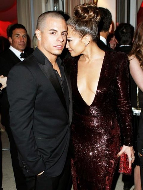 44 yaşındaki Jennifer Lopez ile sevgilisi Casper Smart cephesinden ise bu iddialara ilişkin hiçbir açıklama gelmedi.