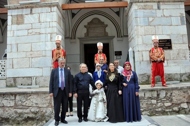 Vali Yardımcısı Özcan'ın gösterişli düğünün ardından yaş haddi nedeniyle emekli olduğu öğrenildi.