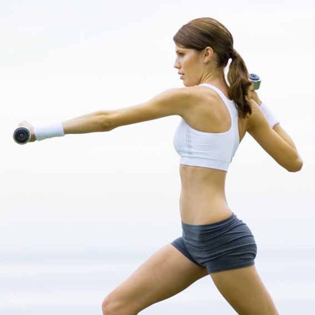 Yine, dış görünüşüne yönelik iltifatlar almak, spor salonuna gitmek ve birçok arkadaşla birlikte olmak da hem kadın hem de erkeklerin kendilerini çekici bulmalarında rol oynayan 20 faktör arasında. -