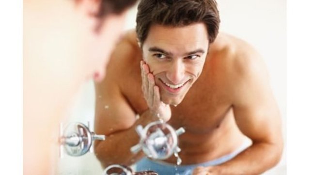 Yeni tıraşlanmış bir yüz