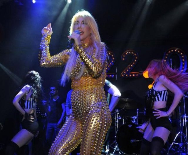 Hande Yener, Bursalı hayranlarıyla dün gece Görükle Trio 22-02'de buluştu. Büyük ilgi gören Yener, iki saati aşkın bir süre sahnede kaldı.