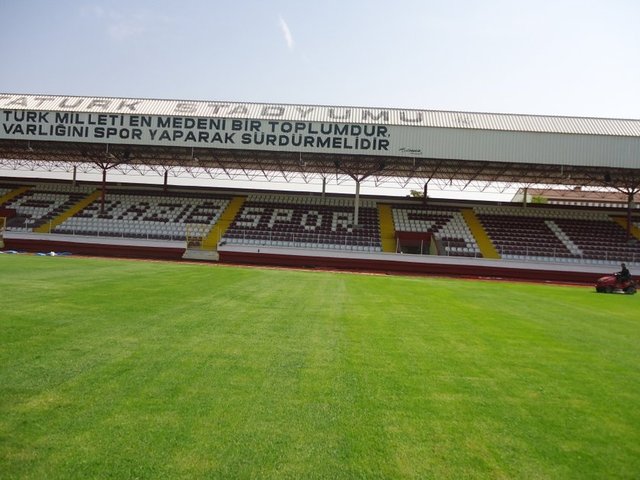 Elazığ Stadyumu: Proje maliyeti 80 milyon liran olan stadyumun arazi imar revizyonları ve proje çalışmaları devam ediyor.