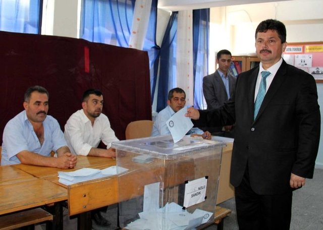 AK Parti adayının 10 oy farkla kazandığı seçimler MHP'nin itirazı üzerine iptal edilmişti.