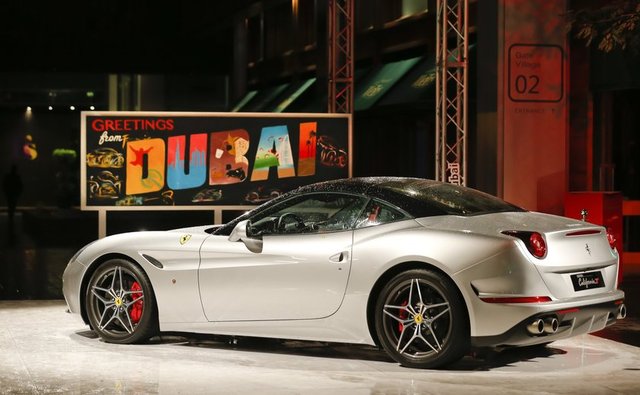 Patenti Ferrari'ye ait katlanabilir metal tavan (RHT) gibi özelliklerinin yanında, 7 ileri otomatik şanzımanıyla dikkat çekiyor.