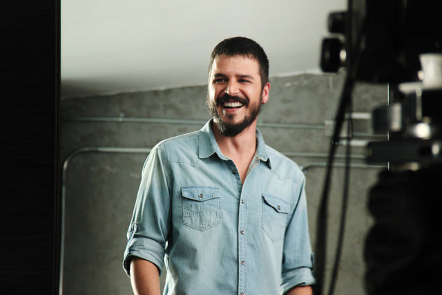 Zekeriyaköy'ün en eski villalarından Garanti Koza Evleri'nde ailesiyle oturan oyuncu Mehmet Günsür'ün evini lağım bastı.